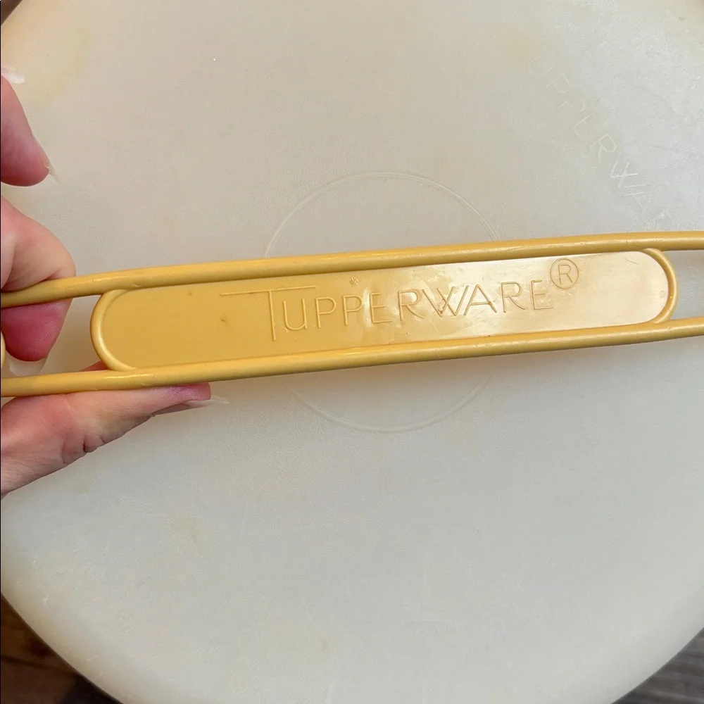 Vintage Tupperware Cake Taker Harvest Gold Base and Handle & Lid
